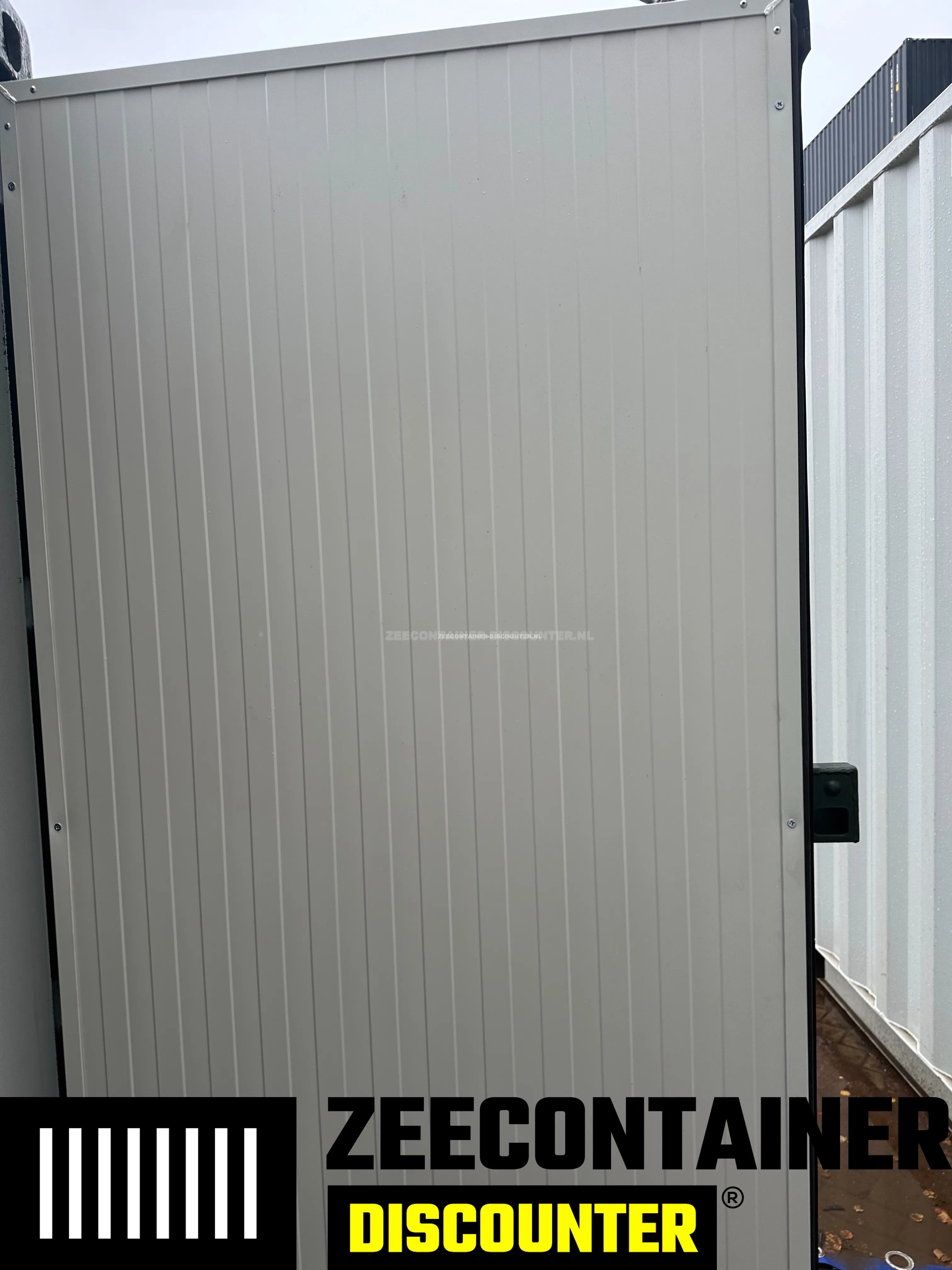 Modificatie: Container Isoleren met 40mm Sandwichpanelen Zeecontainer Discounter