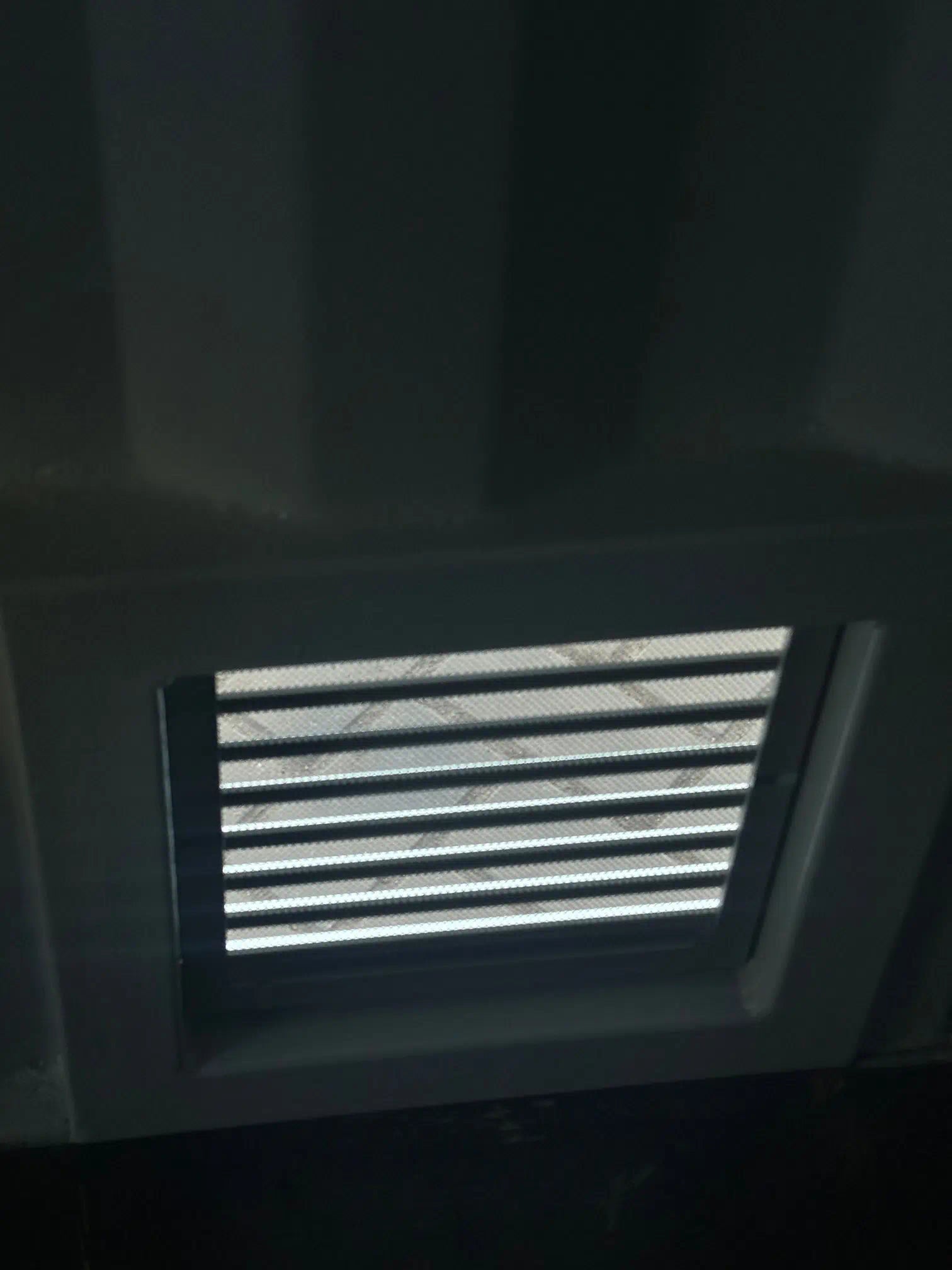 Klein lamellenrooster alumium met vlieggaas | 300mm x 300mm Zeecontainer Discounter