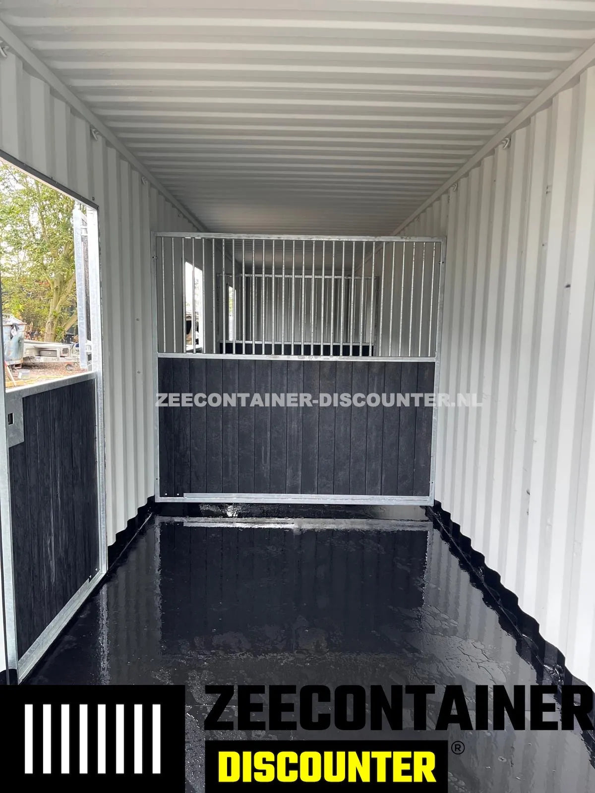40ft High-Cube Stalcontainer met 3 Stallen – RAL 7016 – Nieuw Zeecontainer Discounter