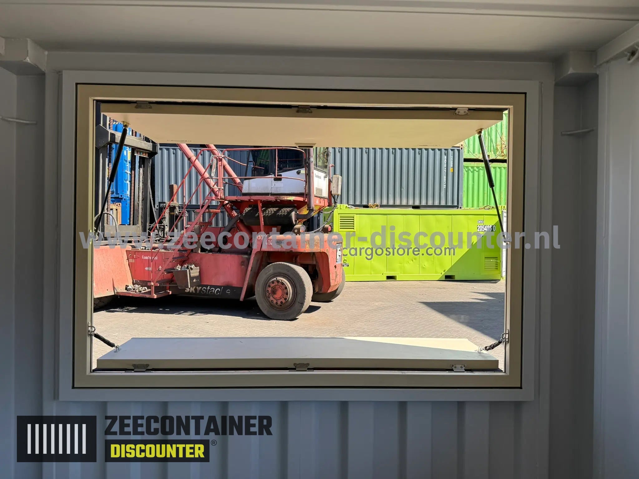 Plaatsen Uitgifte Luik in Container - Met Geïntegreerd Barblad | BoxMod Zeecontainer Discounter