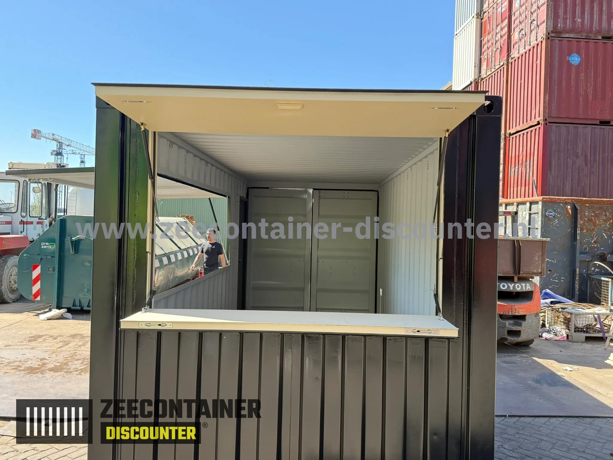 Plaatsen Uitgifte Luik in Container - Met Geïntegreerd Barblad | BoxMod Zeecontainer Discounter