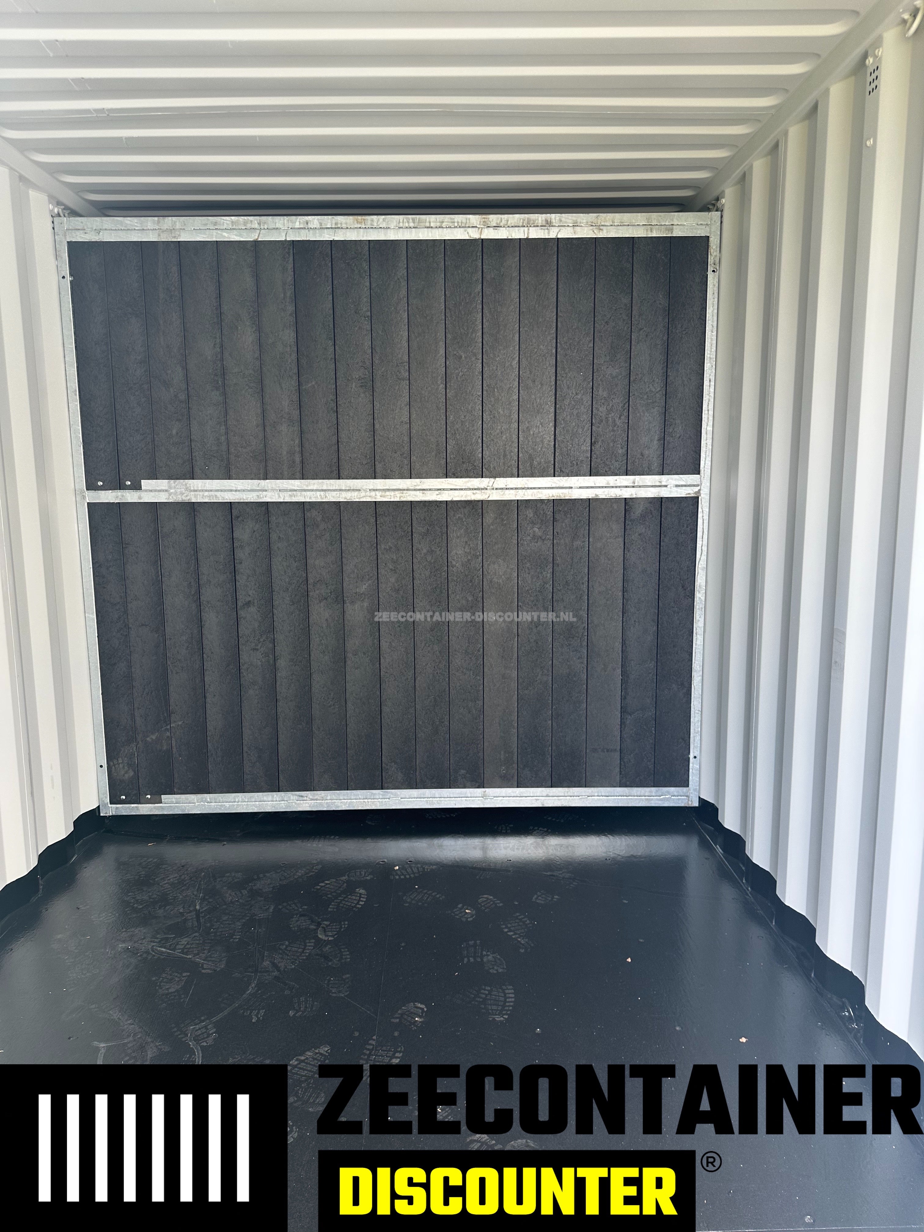Modificatie: Extra Gesloten Tussenwand Paardenstal 2,35 x 2,00 m Zeecontainer Discounter