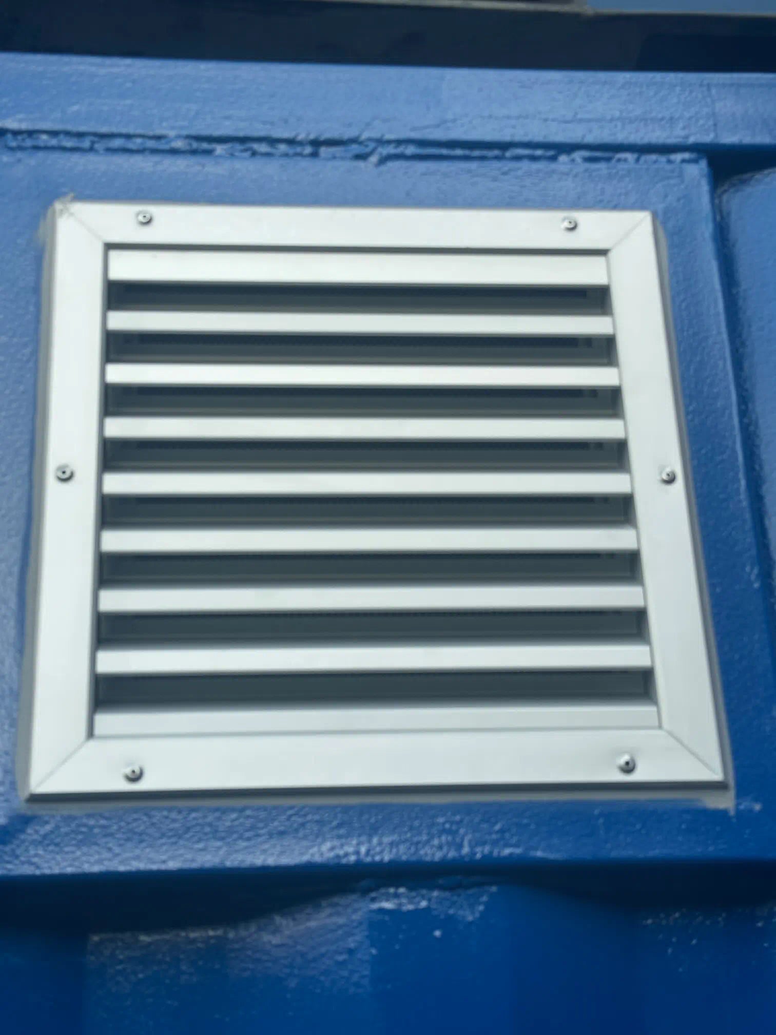 Klein lamellenrooster alumium met vlieggaas | 300mm x 300mm Zeecontainer Discounter
