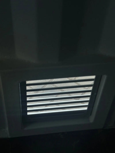 Klein lamellenrooster alumium met vlieggaas | 300mm x 300mm Zeecontainer Discounter